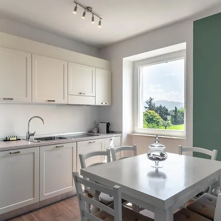 Lanterna Apartment *